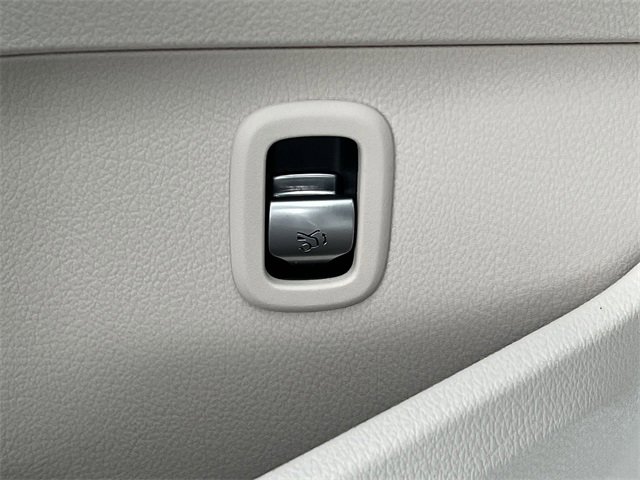 Used 2023 Mercedes-Benz C 300 Sedan image 31