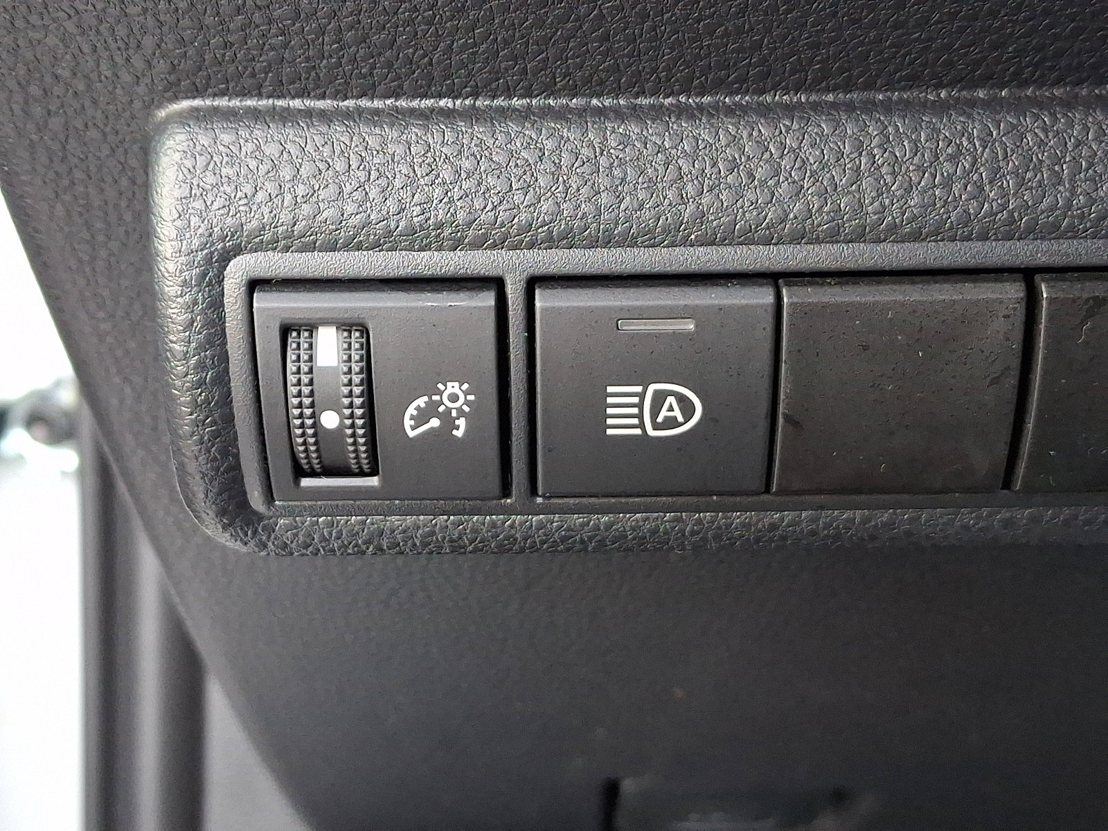 Used 2025 Toyota Corolla SE w/ Convenience Package image 25