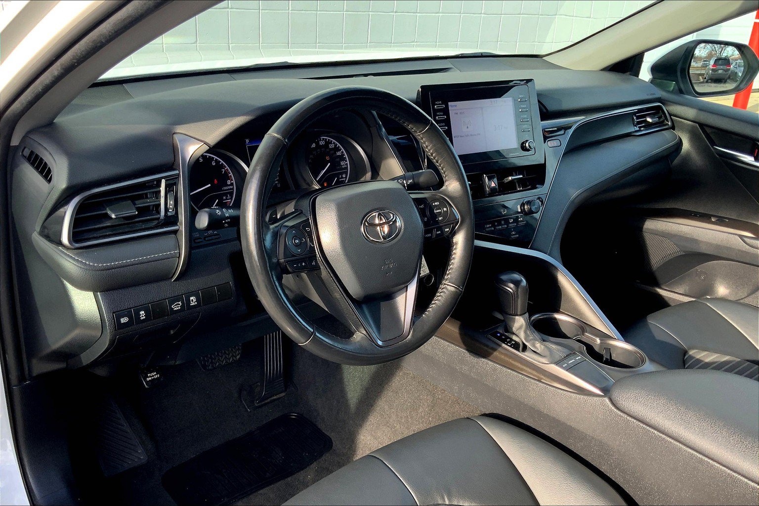 Used 2022 Toyota Camry SE FWD image 18
