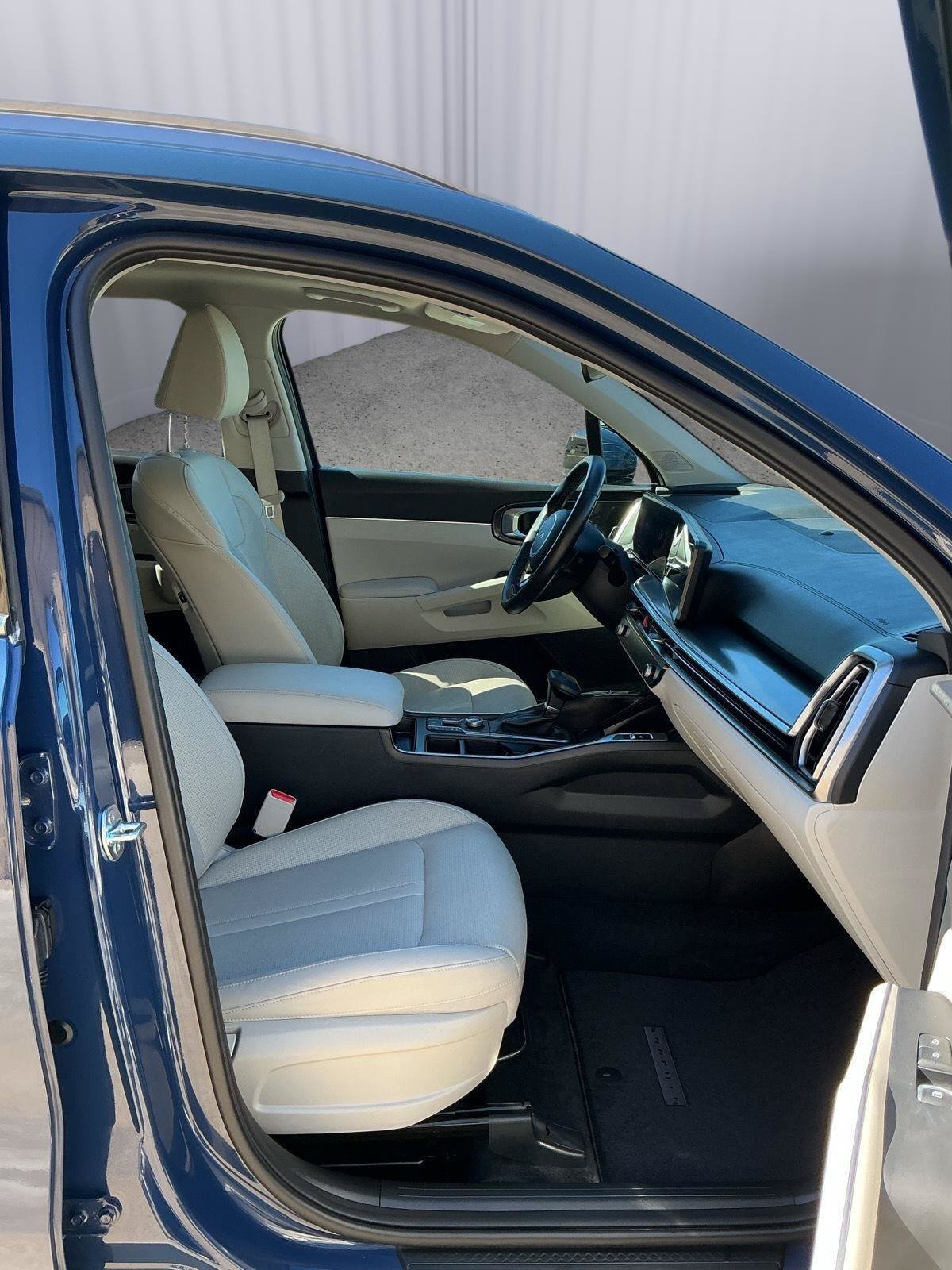Certified 2025 Kia Sorento S w/ Panoramic Sunroof Package AWD/4WD image 25