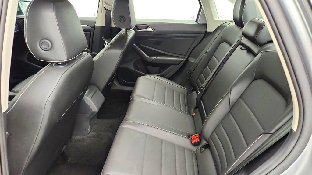 Used 2024 Volkswagen Jetta SE FWD image 17