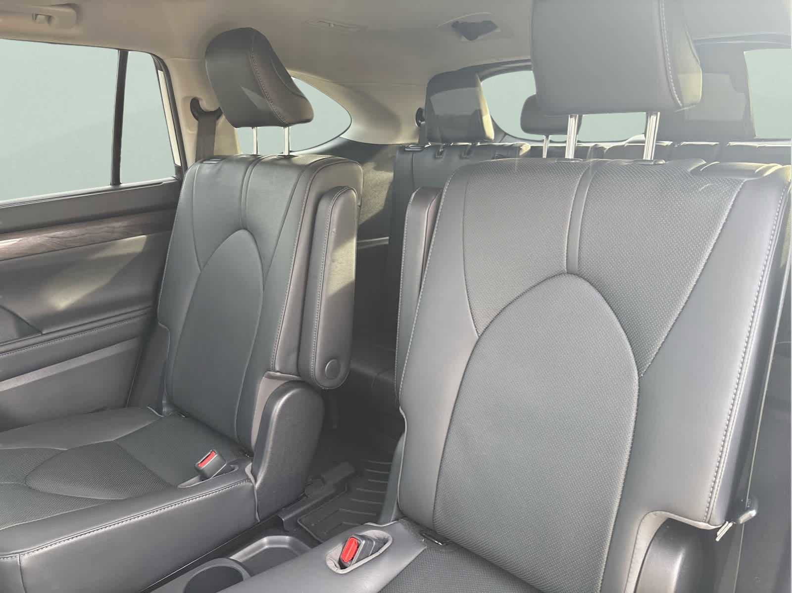 Used 2020 Toyota Highlander Limited image 16