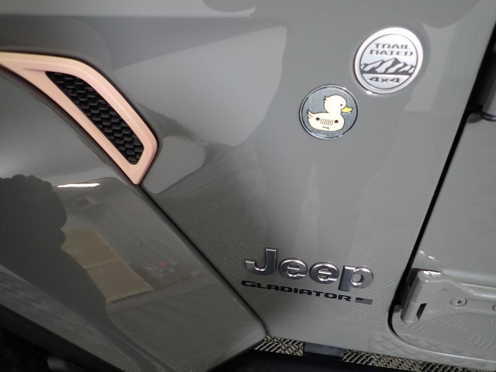 Used 2023 Jeep Gladiator Overland image 15