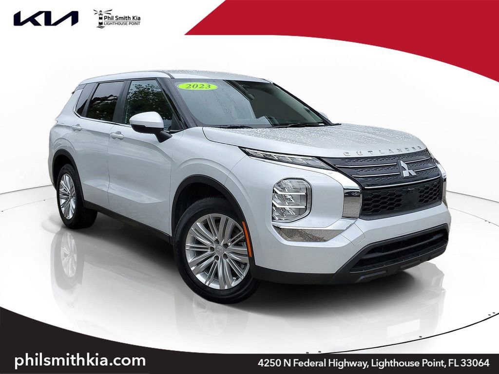 Used 2023 Mitsubishi Outlander ES FWD image 1