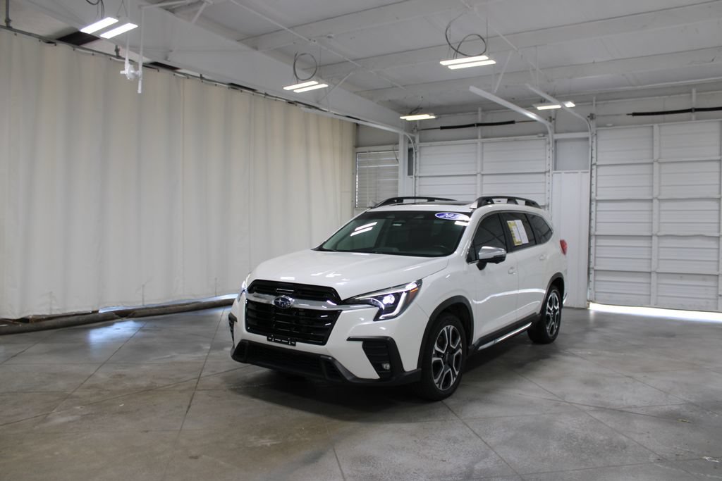 Used 2023 Subaru Ascent Limited w/ Technology Package AWD/4WD image 4