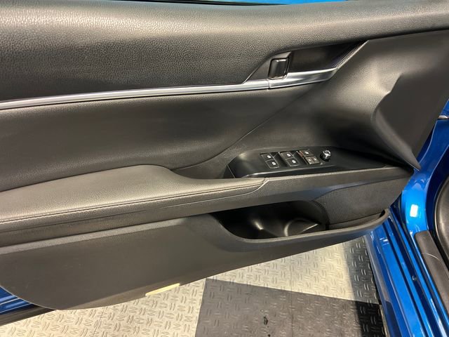 Used 2019 Toyota Camry XSE image 7