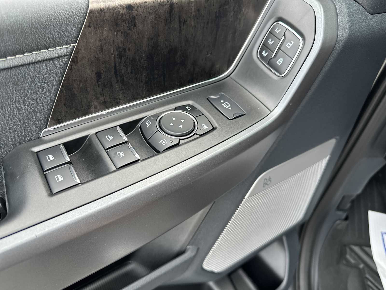 Used 2025 Ford F350 Lariat image 26