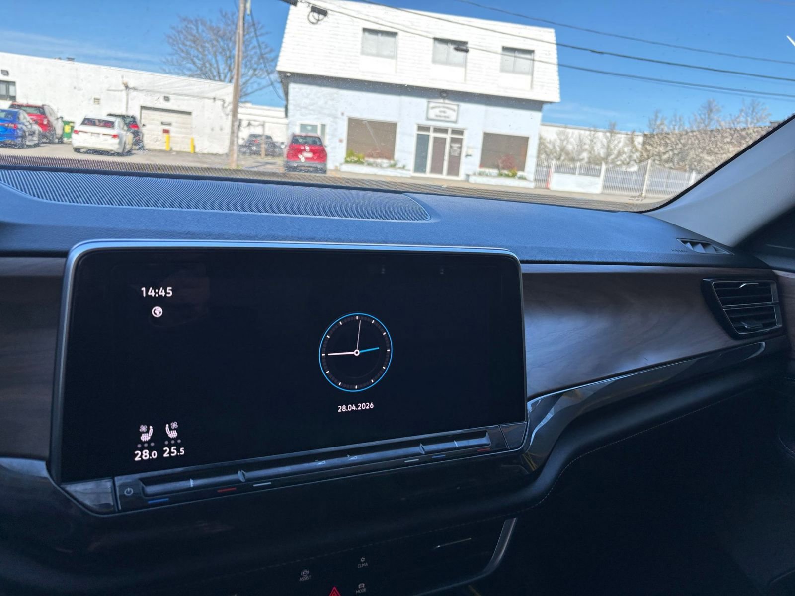 Used 2025 Volkswagen Atlas SE FWD image 34