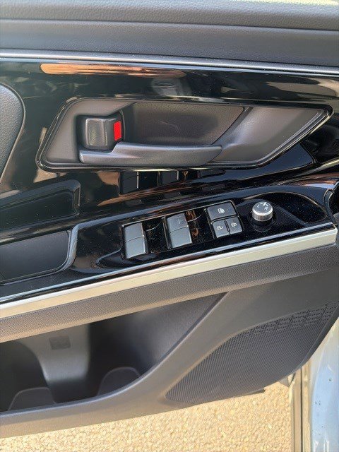 Used 2024 Toyota bZ4X AWD w/ Weather Package image 15