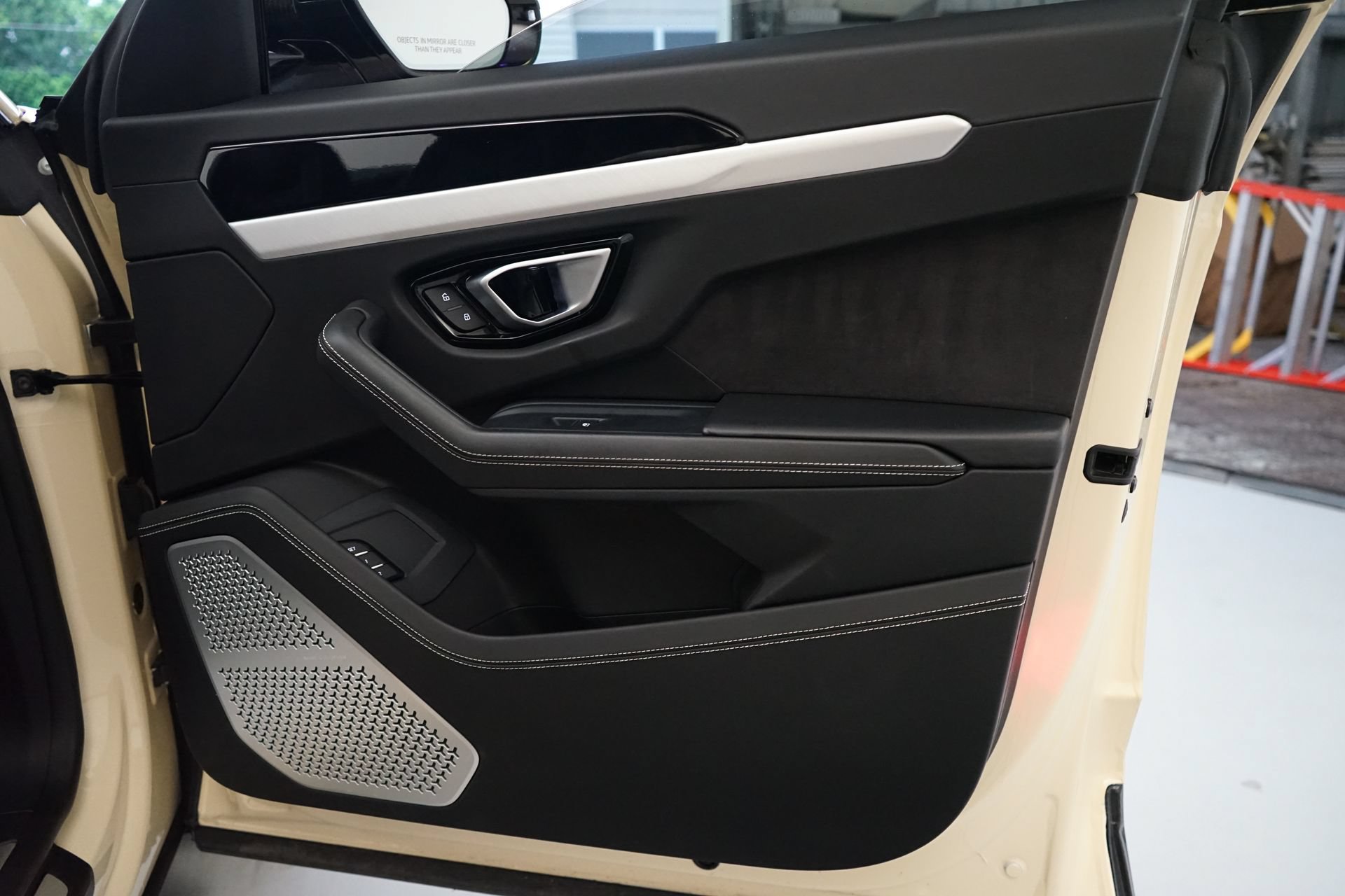 Used 2019 Lamborghini Urus AWD/4WD image 21