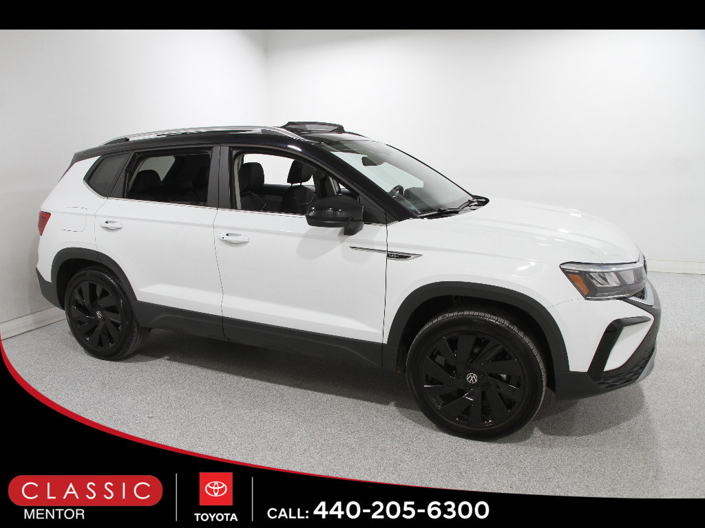 Used 2024 Volkswagen Taos SE image 1