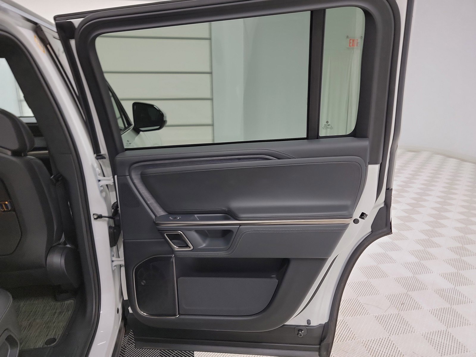 Used 2024 Rivian R1S Adventure image 19