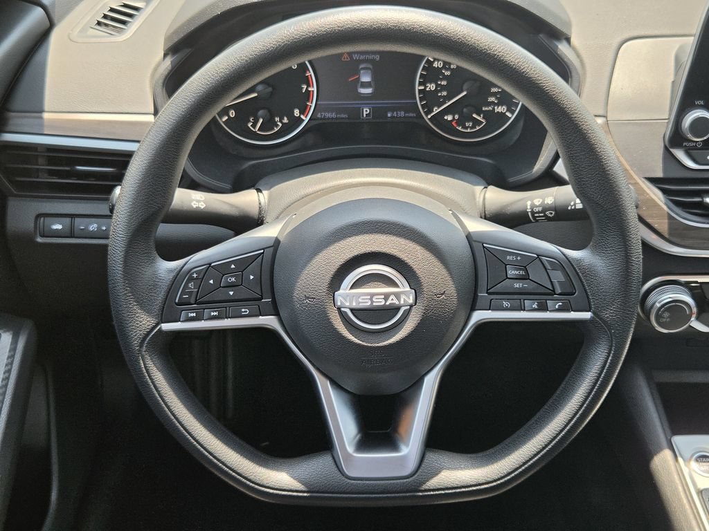 Used 2025 Nissan Altima 2.5 SV FWD image 14