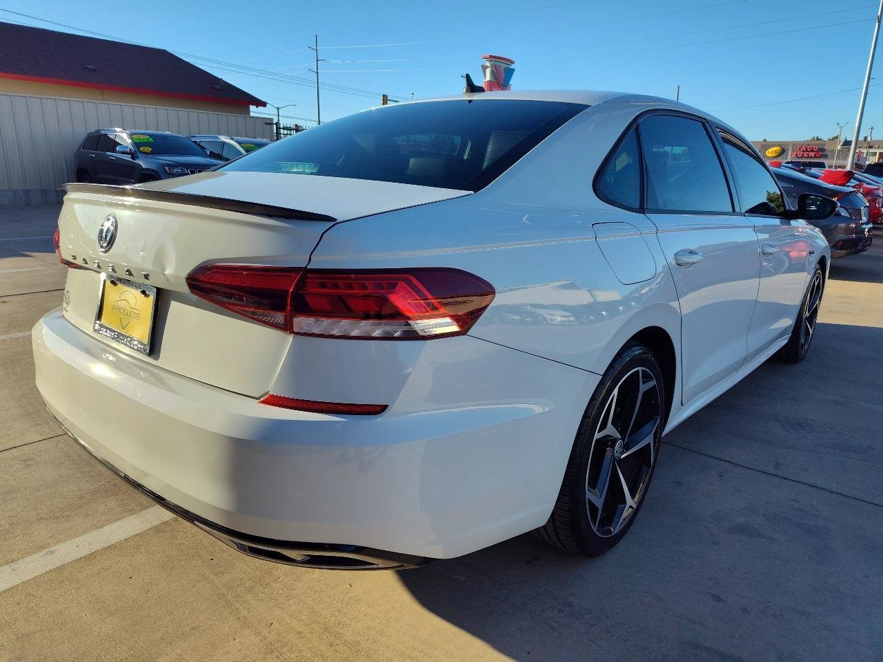 Used 2020 Volkswagen Passat 2.0T R-Line FWD image 4
