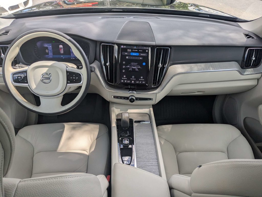 Certified 2024 Volvo XC60 B5 Plus w/ Protection Package Premier AWD/4WD image 21