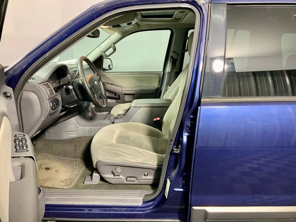 Used 2005 Ford Explorer XLT AWD/4WD image 12