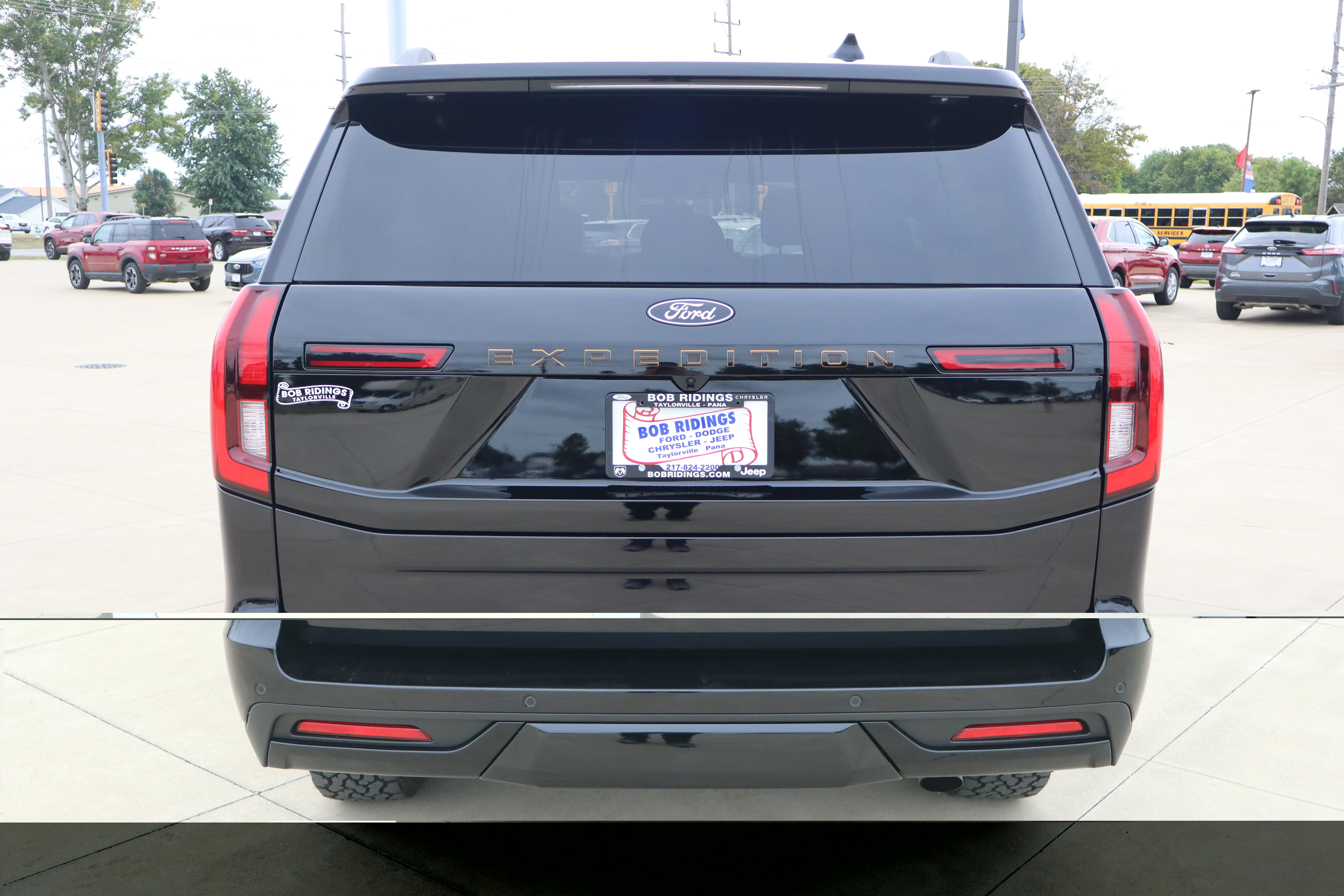 Used 2025 Ford Expedition Tremor AWD/4WD image 7