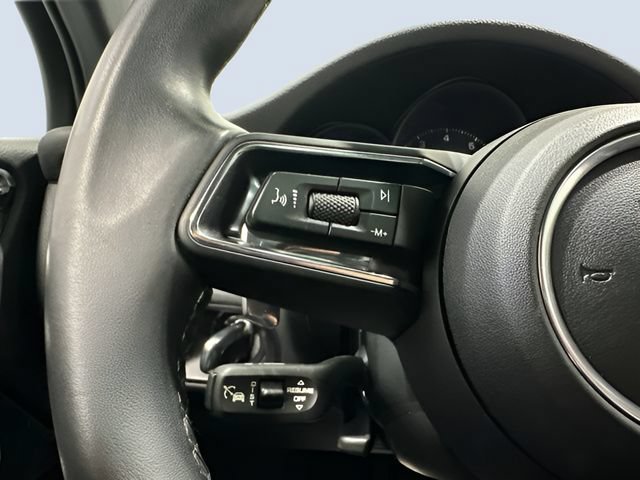 Used 2024 Porsche Macan AWD/4WD image 17