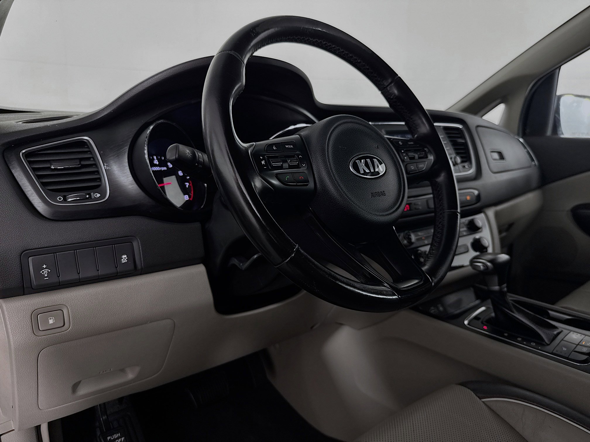 Used 2018 Kia Sedona LX w/ LX Essentials Premium Package FWD image 22