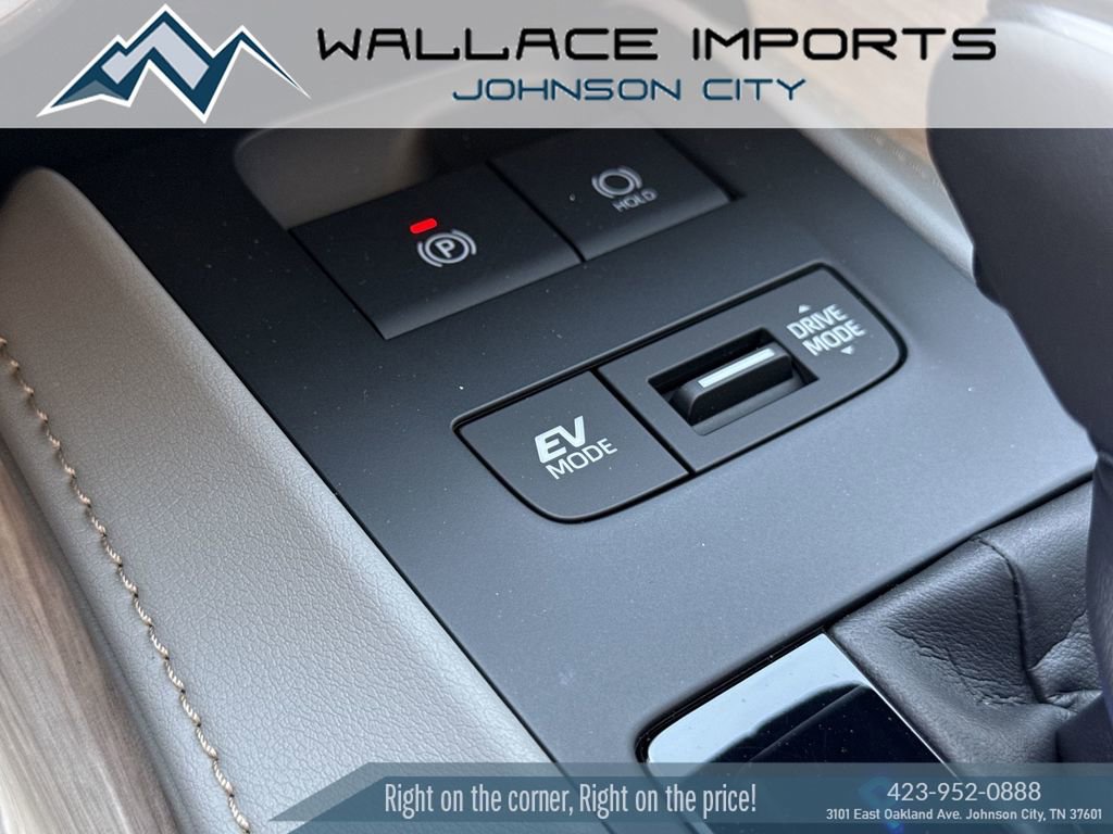 Used 2024 Toyota Venza Limited AWD/4WD image 32