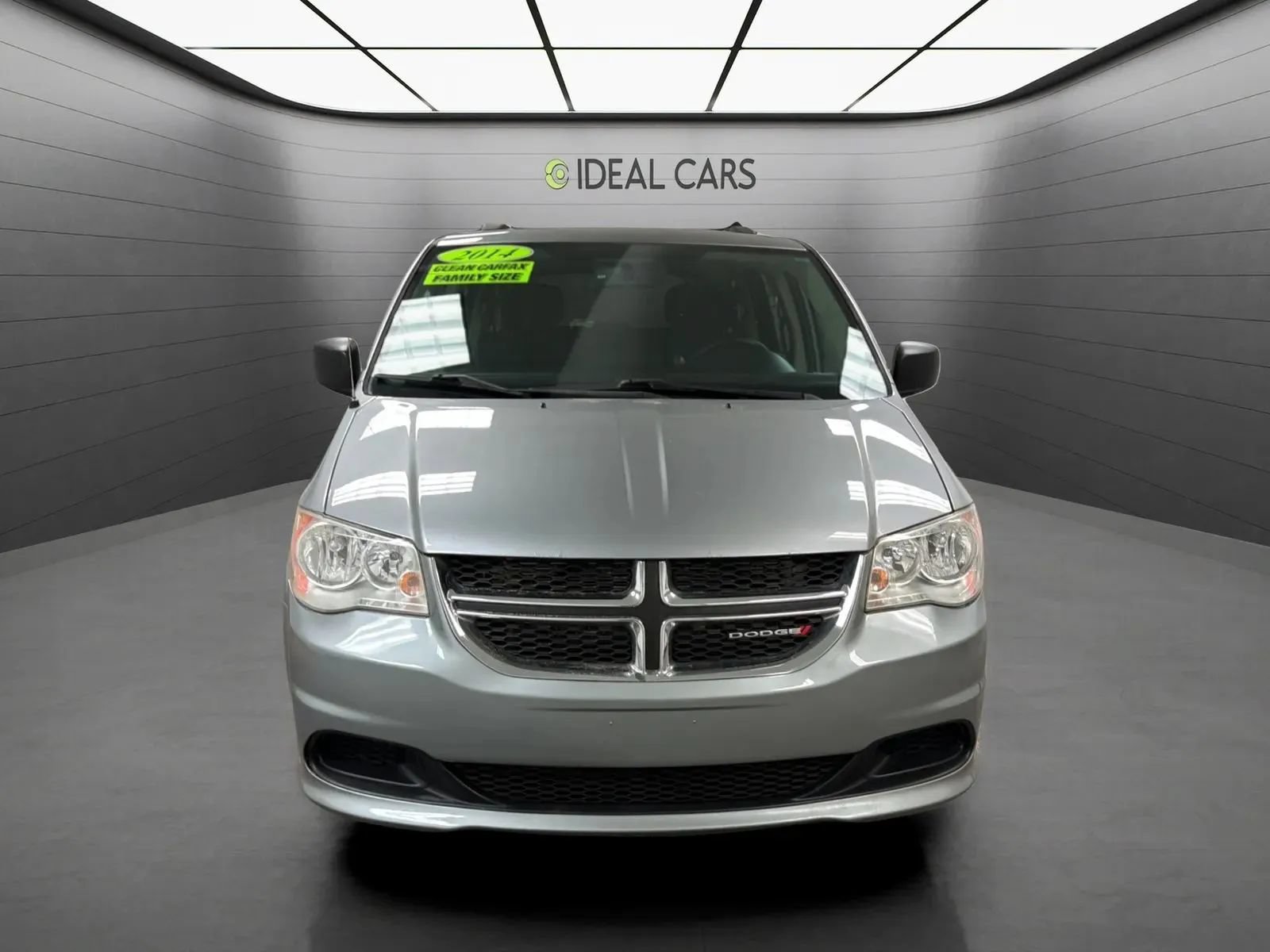 Used 2014 Dodge Grand Caravan SXT FWD image 2