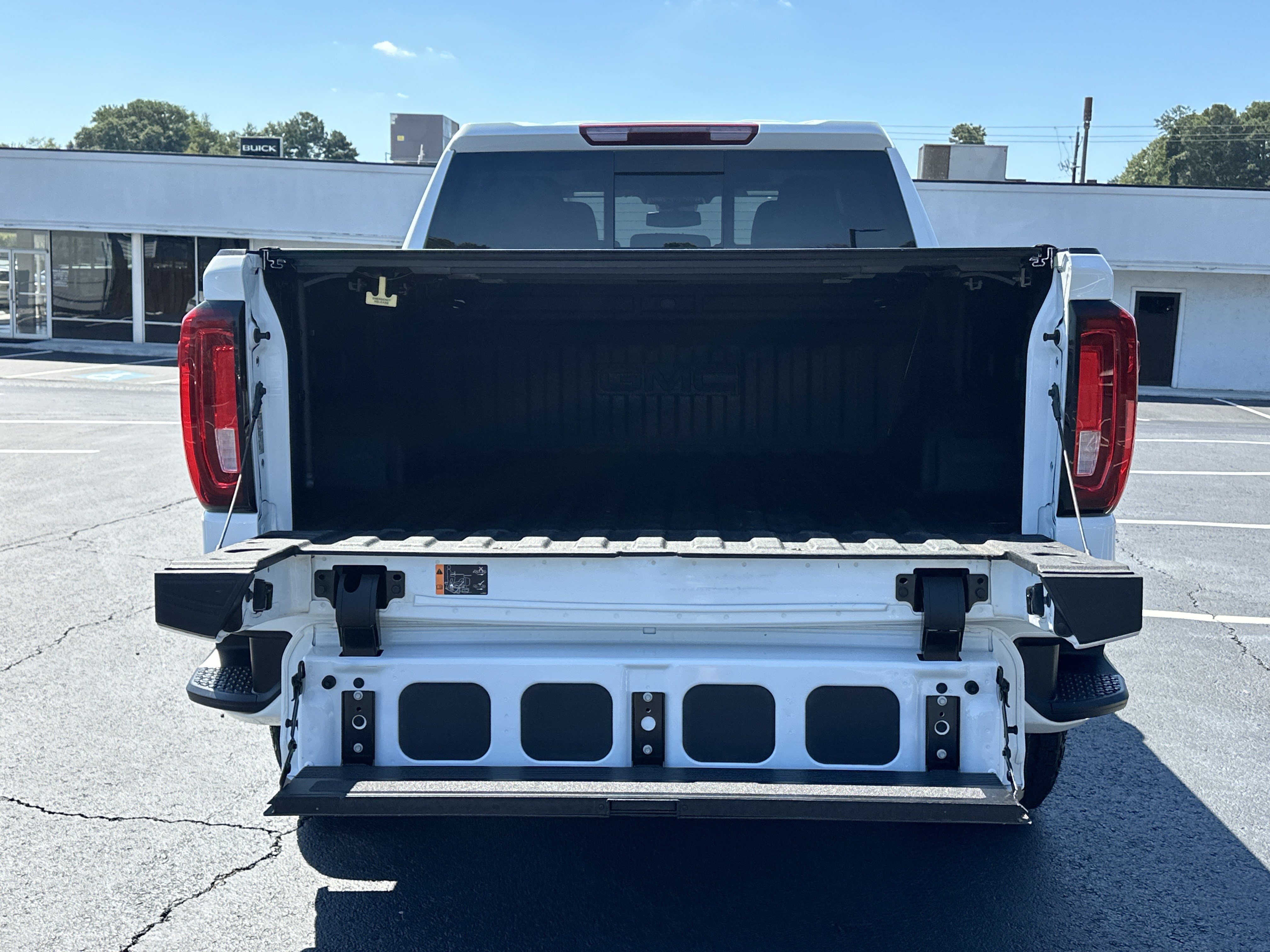 Used 2025 GMC Sierra 1500 AT4 w/ AT4 Premium Package AWD/4WD image 14