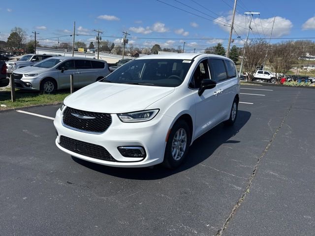 New 2026 Chrysler Pacifica Select image 3