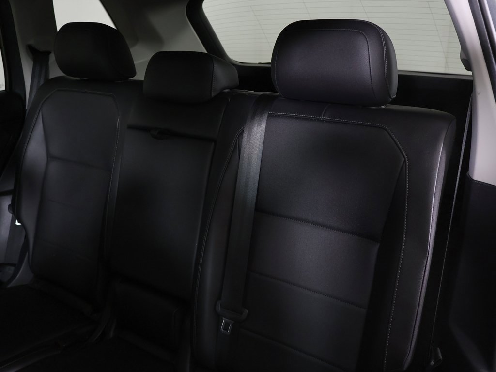 Used 2019 Volkswagen Tiguan SE w/ Panoramic Sunroof Package image 28