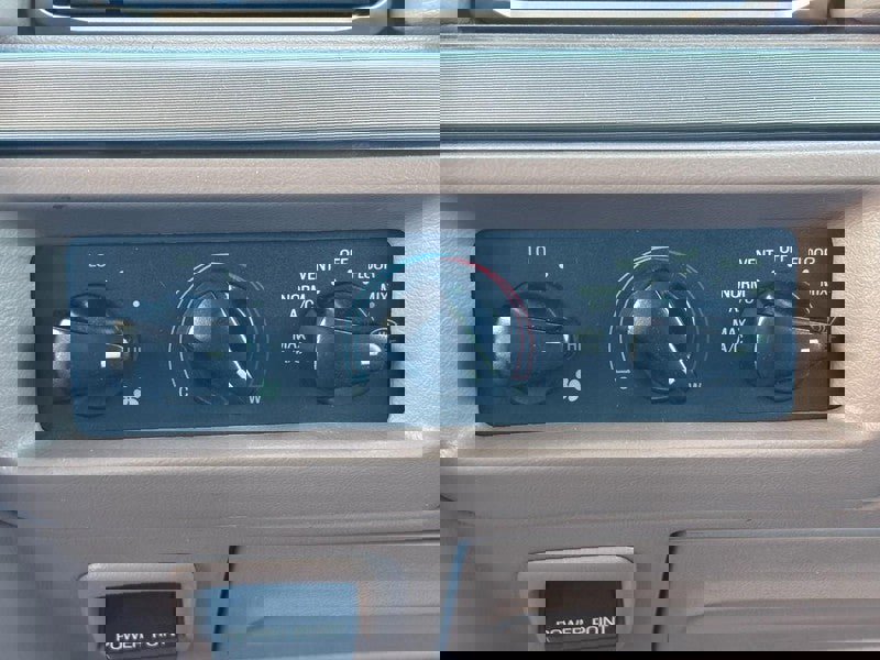 Used 1993 Ford Bronco image 18