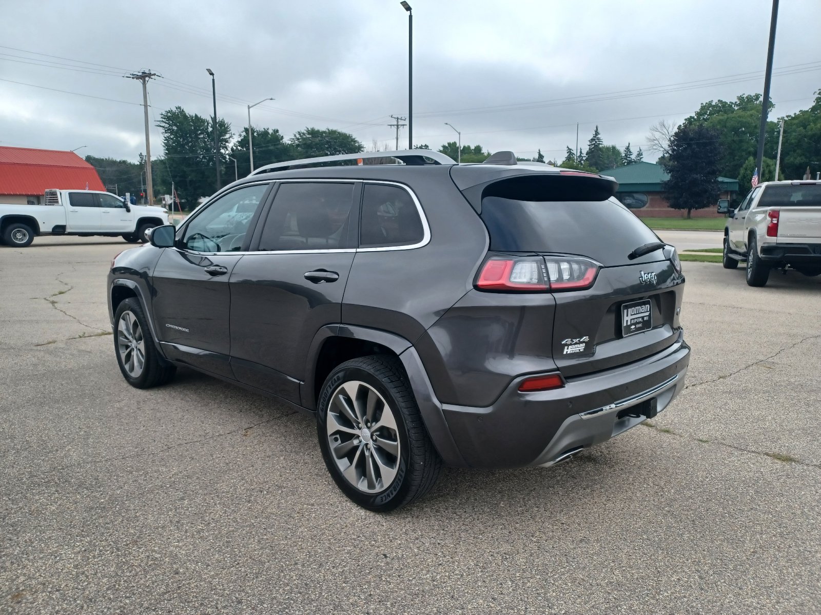 Used 2019 Jeep Cherokee Overland w/ Technology Group AWD/4WD image 3