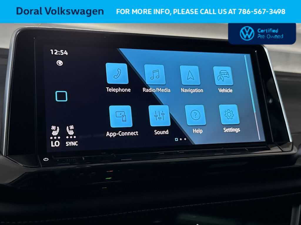 Certified 2024 Volkswagen Atlas Cross Sport SE FWD image 18