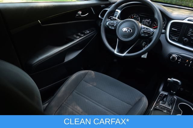Used 2017 Kia Sorento FWD image 2