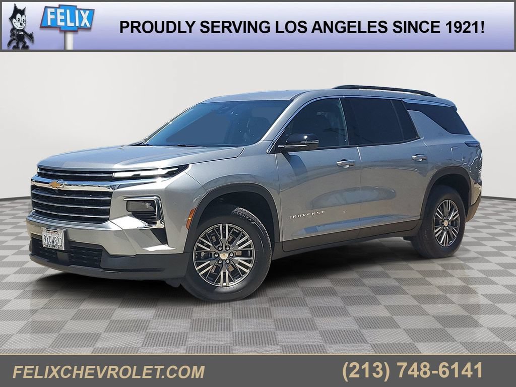 Used 2026 Chevrolet Traverse LT w/ Driver Confidence Package FWD image 1
