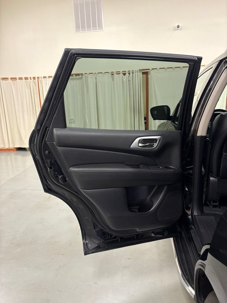 Used 2020 Nissan Pathfinder Platinum AWD/4WD image 25
