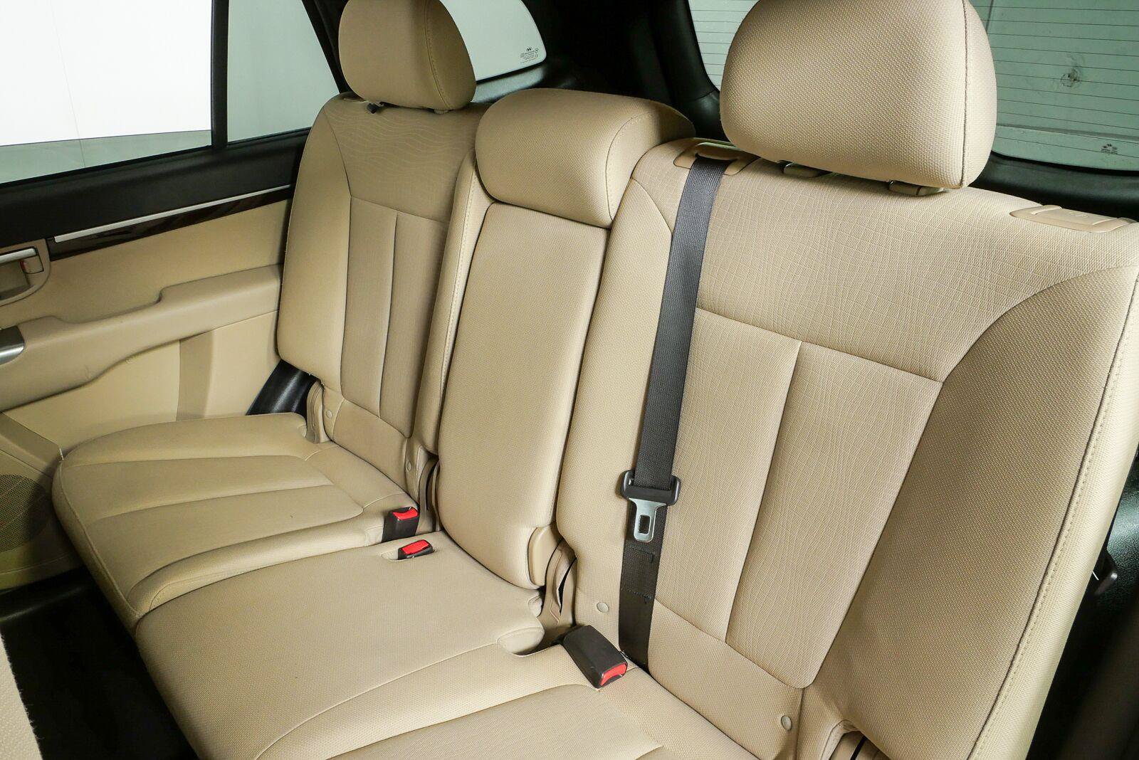 Used 2011 Hyundai Santa Fe GLS FWD image 16