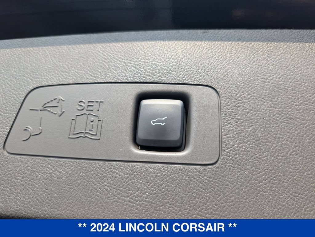 Used 2024 Lincoln Corsair AWD image 32