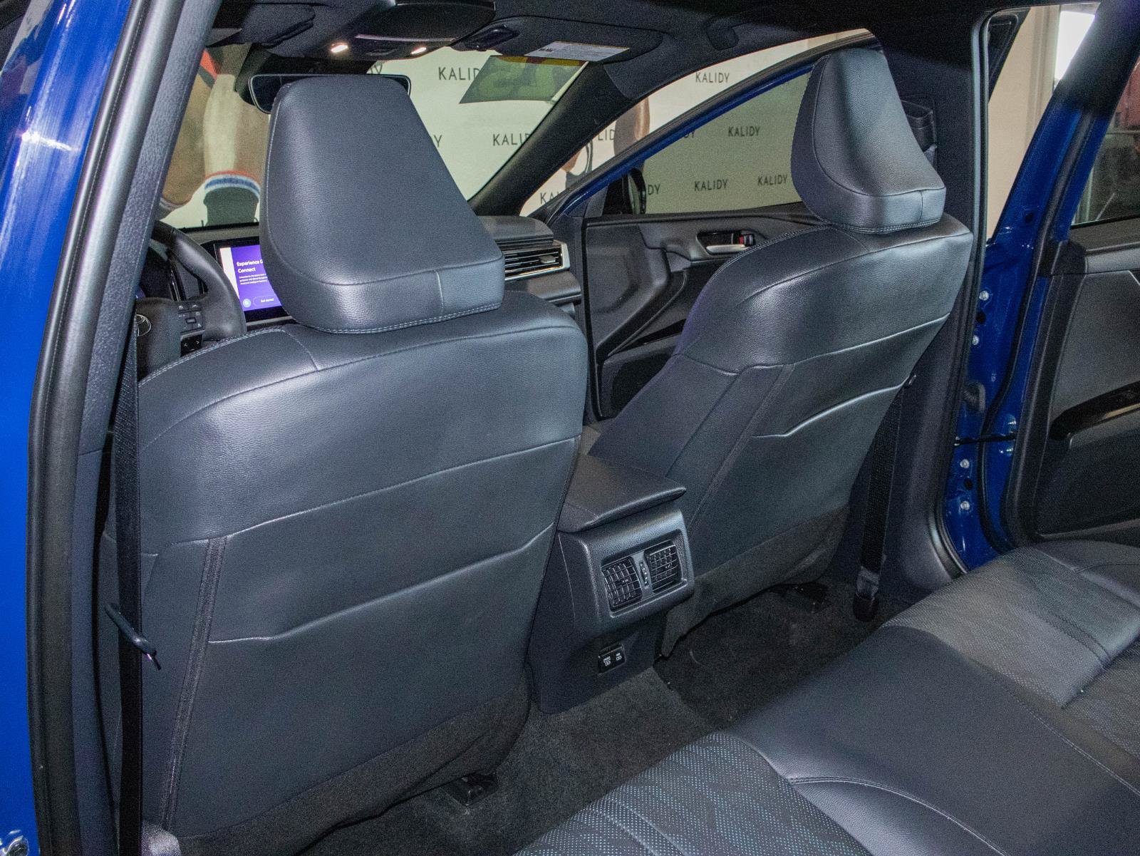 Used 2025 Toyota Camry XSE FWD image 9