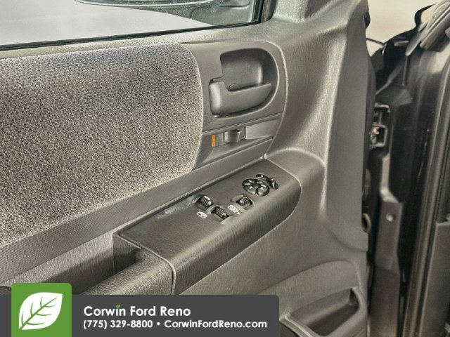 Used 2004 Dodge Dakota SLT w/ Chrome Appearance Group AWD/4WD image 19