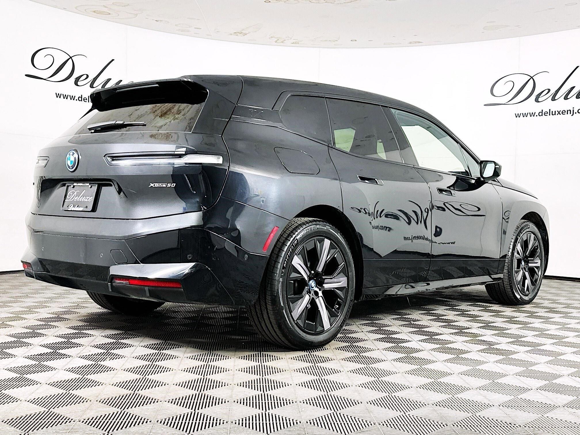 Used 2024 BMW iX xDrive50 w/ Premium Package AWD/4WD image 6