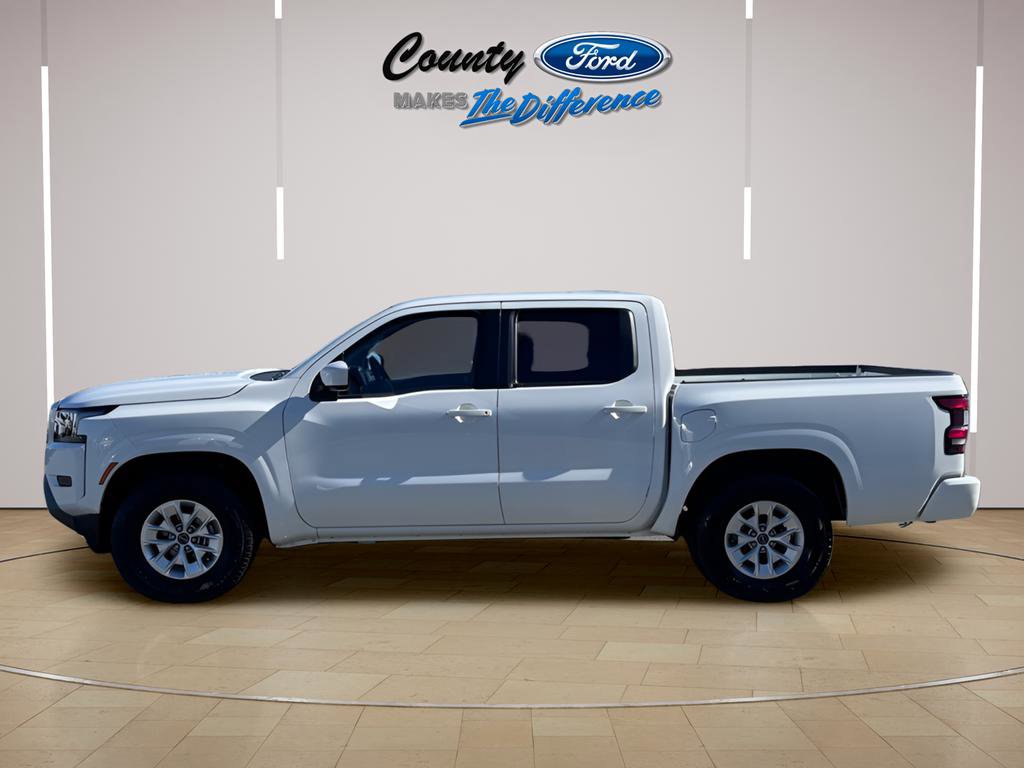 Used 2024 Nissan Frontier SV image 3