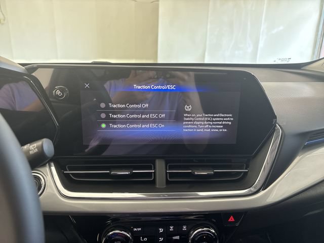 New 2026 Chevrolet Trax LT w/ Driver Confidence Package FWD image 30