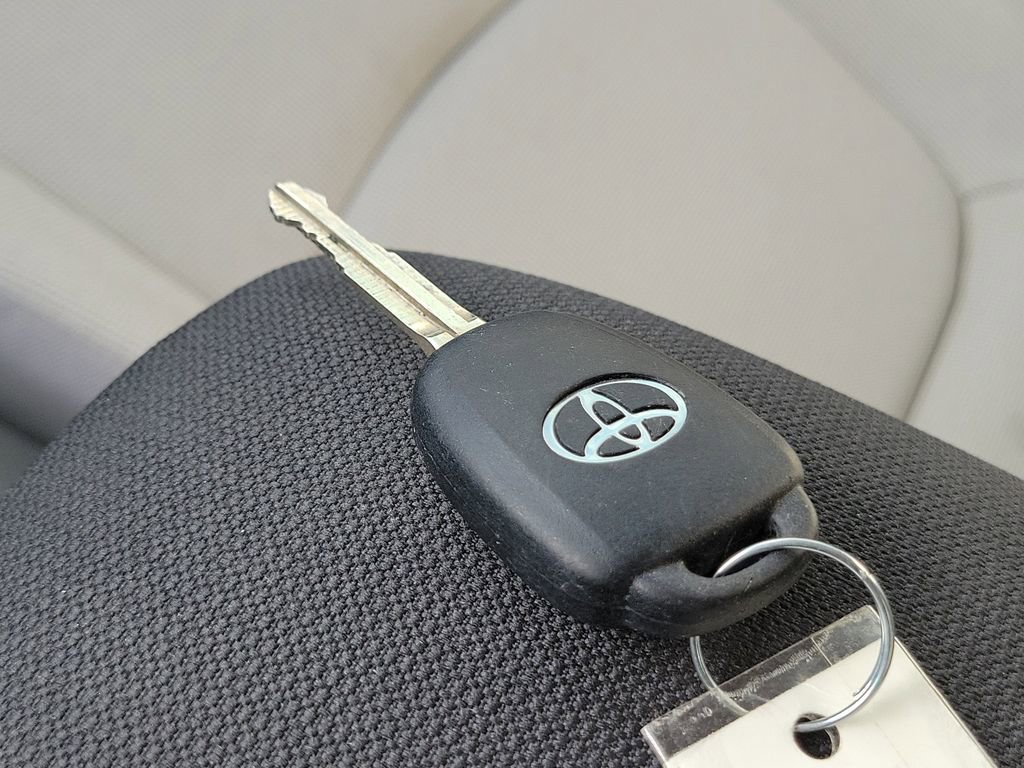 Used 2025 Toyota Corolla Cross L FWD image 32