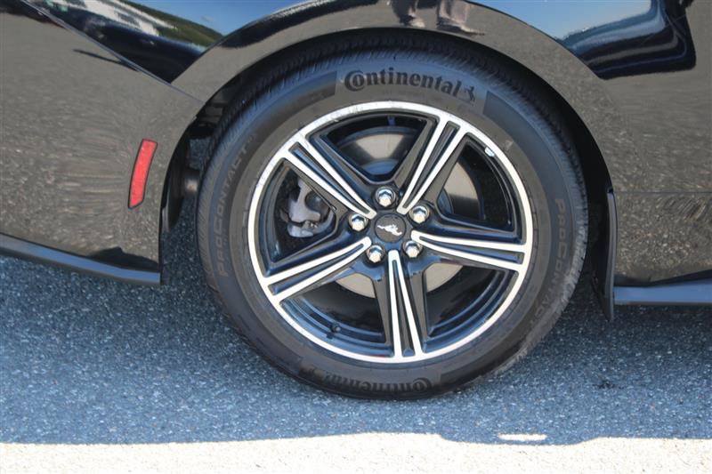 Used 2025 Ford Mustang Coupe RWD image 8