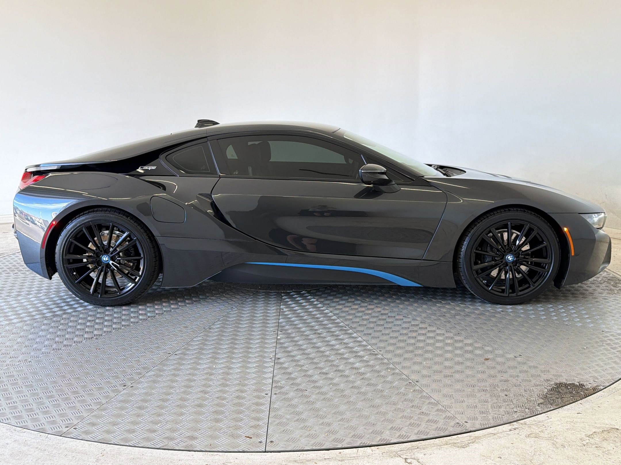 Used 2019 BMW i8 Coupe image 7