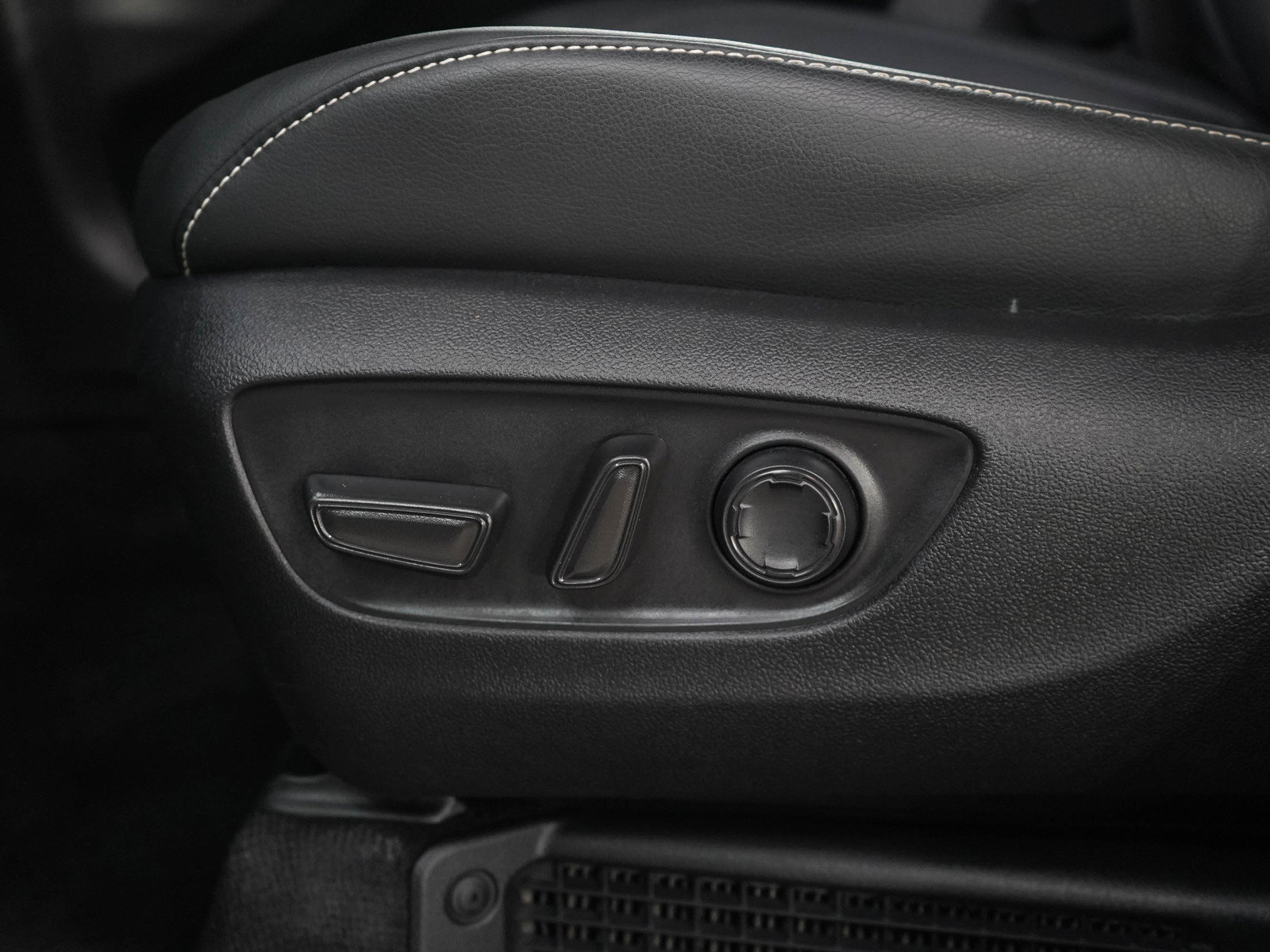 Used 2025 Toyota Sienna XSE AWD/4WD image 28