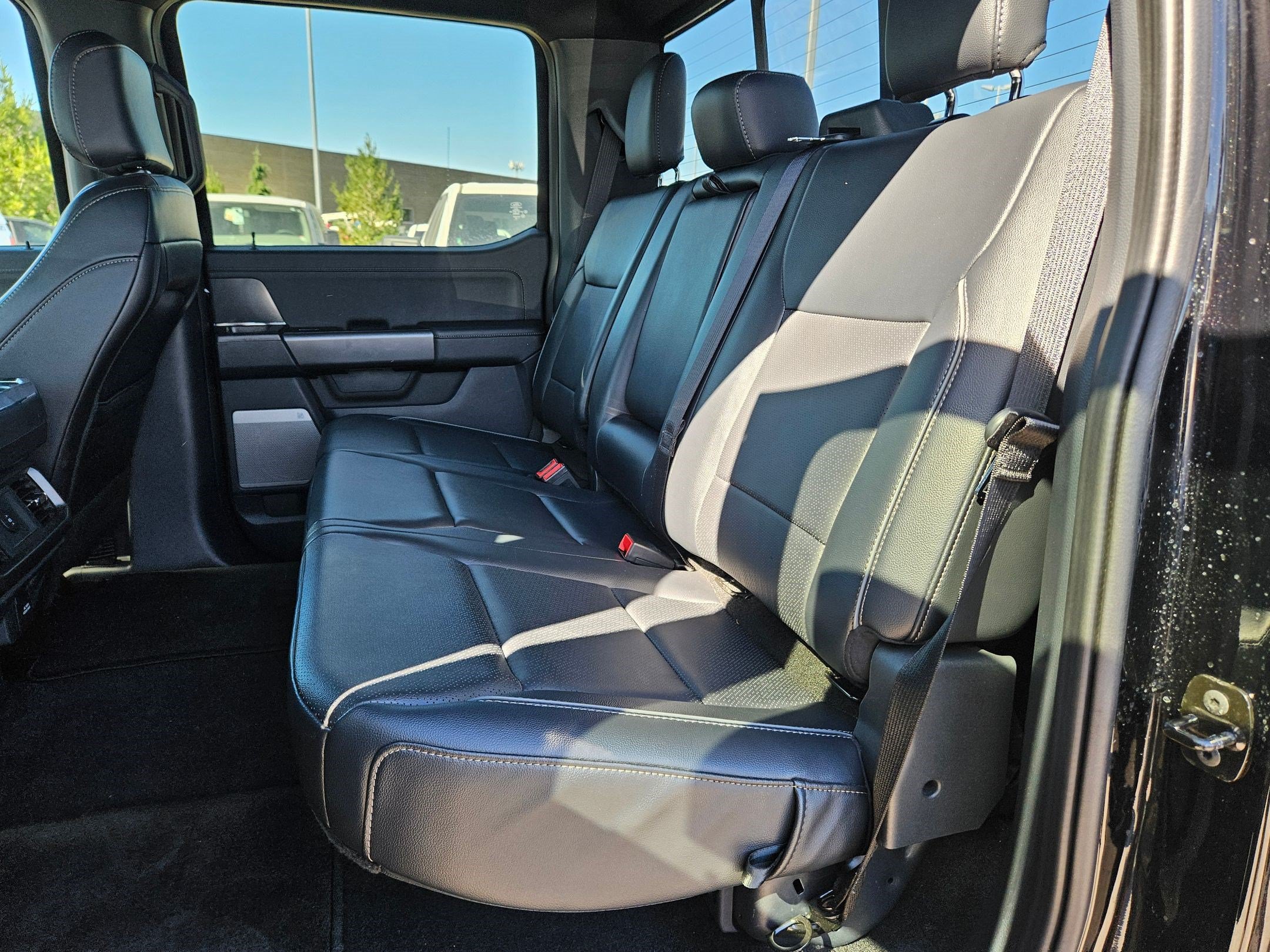 Used 2025 Ford F150 Lariat AWD/4WD image 27