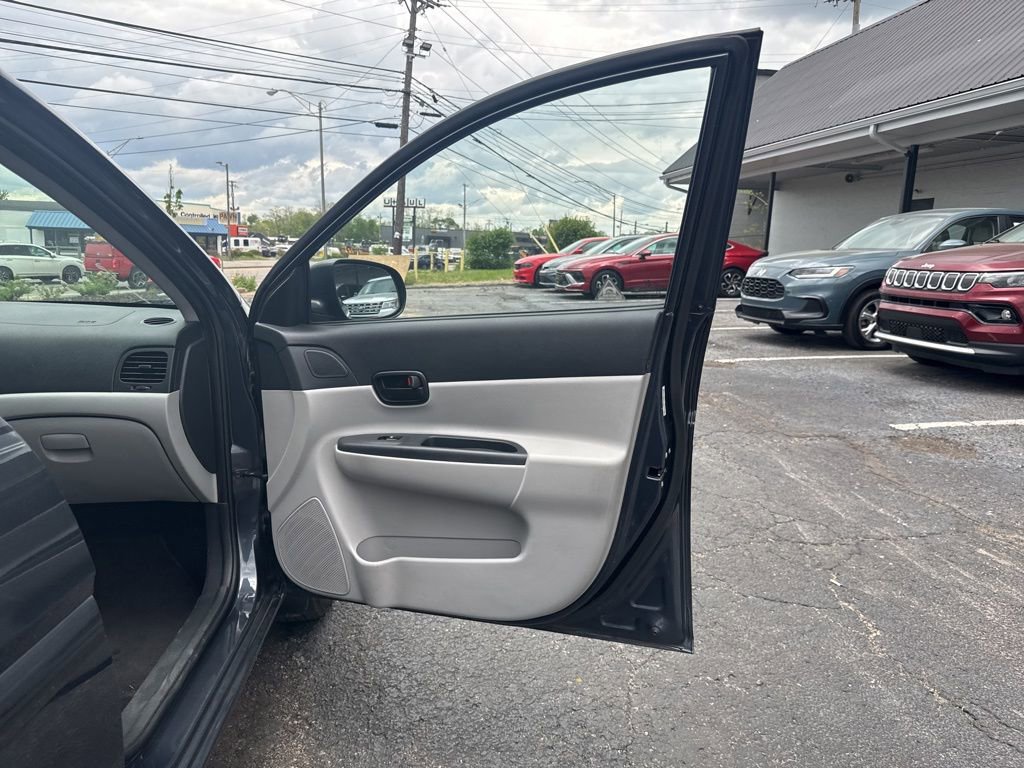 Used 2011 Hyundai Accent GLS w/ Premium Pkg 4 FWD image 28