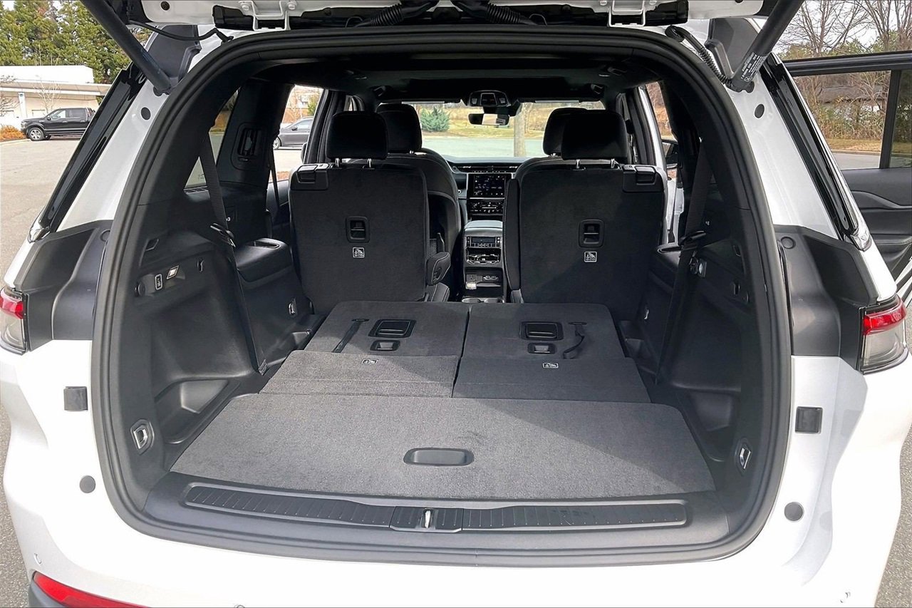 New 2025 Jeep Grand Cherokee L Laredo w/ Luxury Tech Group I image 26