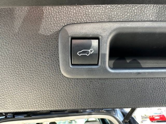 Used 2020 Toyota Highlander XLE image 23