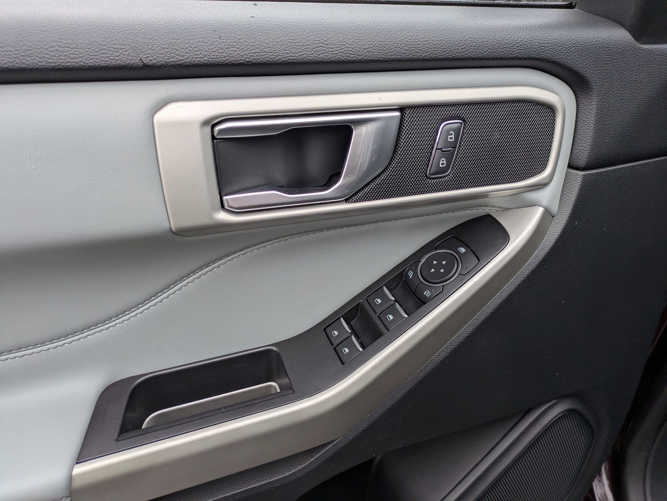 Certified 2022 Ford Explorer XLT w/ Equipment Group 202A image 16